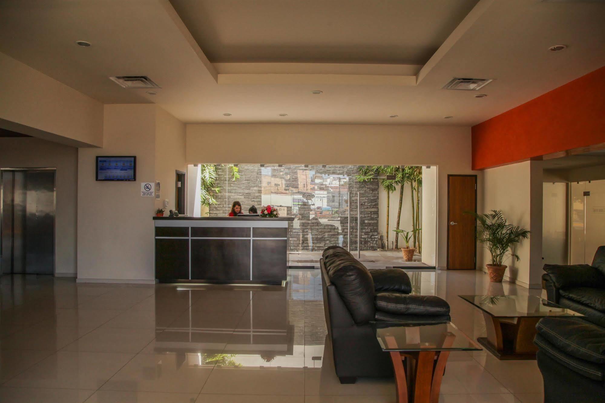 Best Western Plus La Mina Parral Interior foto