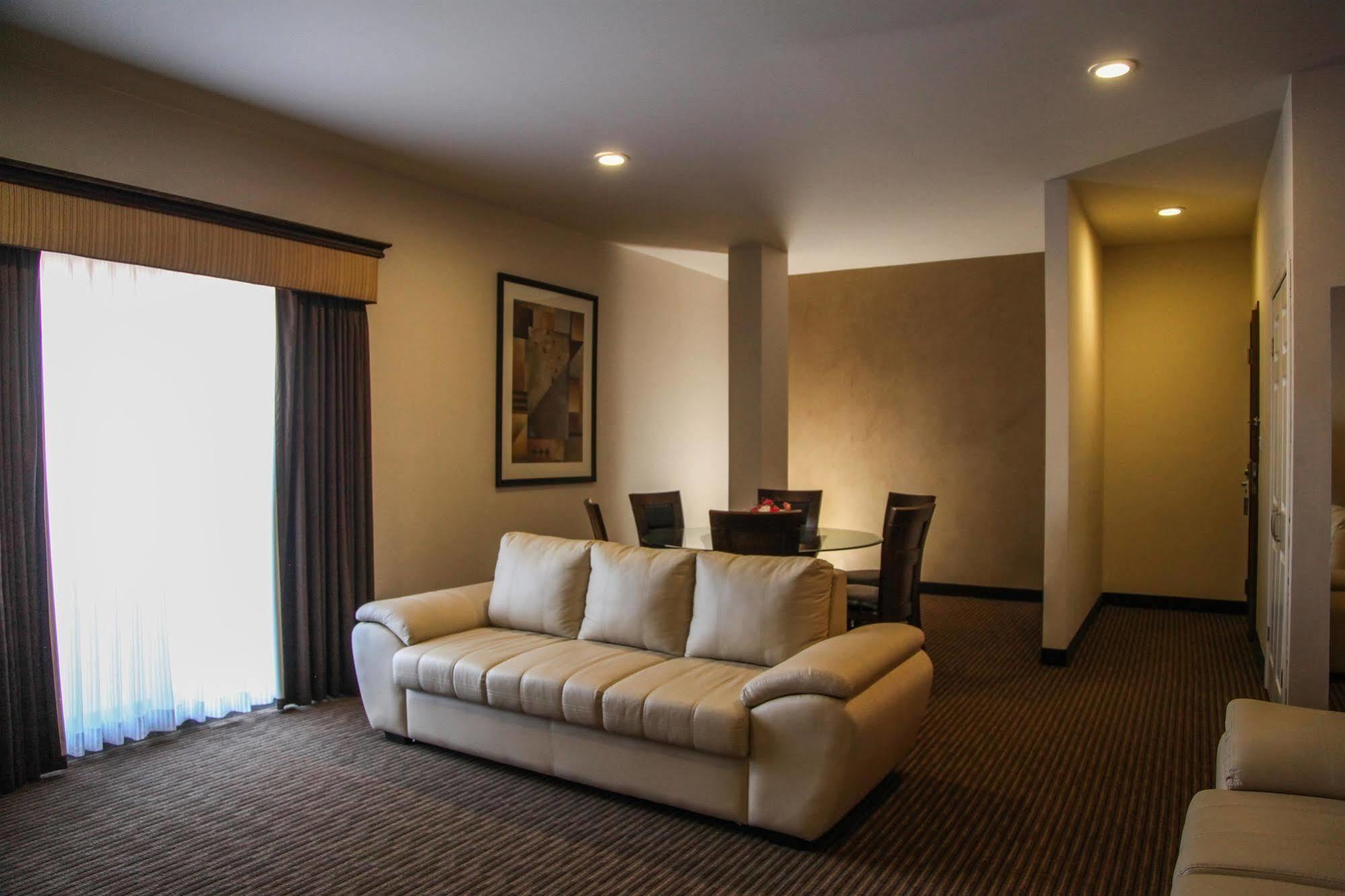 Best Western Plus La Mina Parral Habitación foto
